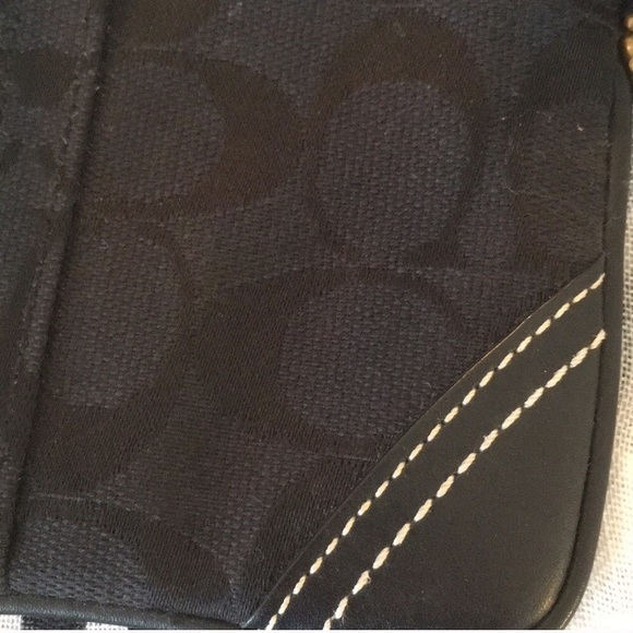 EUC Coach wristlet - Picture 5 of 5